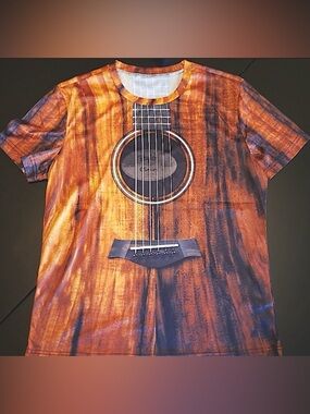 2/$20. 
GUITAR T-SHIRT - UNISEX. SIZE S  EUC